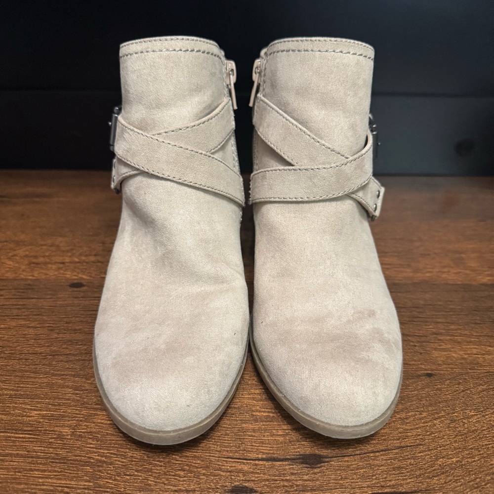 Indigo Rd Women's Danna Bootie in Medium Natural Fabric Size 7US Worn Once - Picture 1 of 5